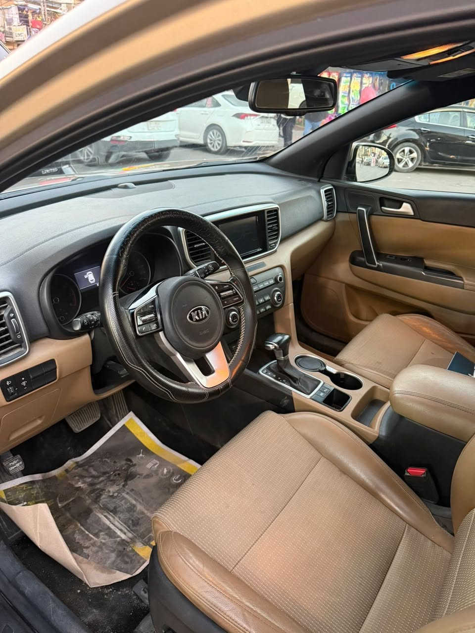 سبورتج 2020 خليجي بيها بارد زغير بالباب الخلفية وبارد بالجاملغ هم زغير و بيها حالوب شكم مكان مرفق مع الصور سونار حديث موضح هذا الشي  ماشية ( 37 )الف كم   رقم بغداد تحويل مباشر سعرها 187 ورقة 
مكاني بغداد البلديات قرب الامن العامة ***********
