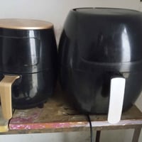 قلايات هوائية • ٢ قطع • واحدة عاطلة