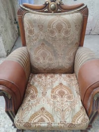 تخم ملكي • ١٠ مقاعد • متين