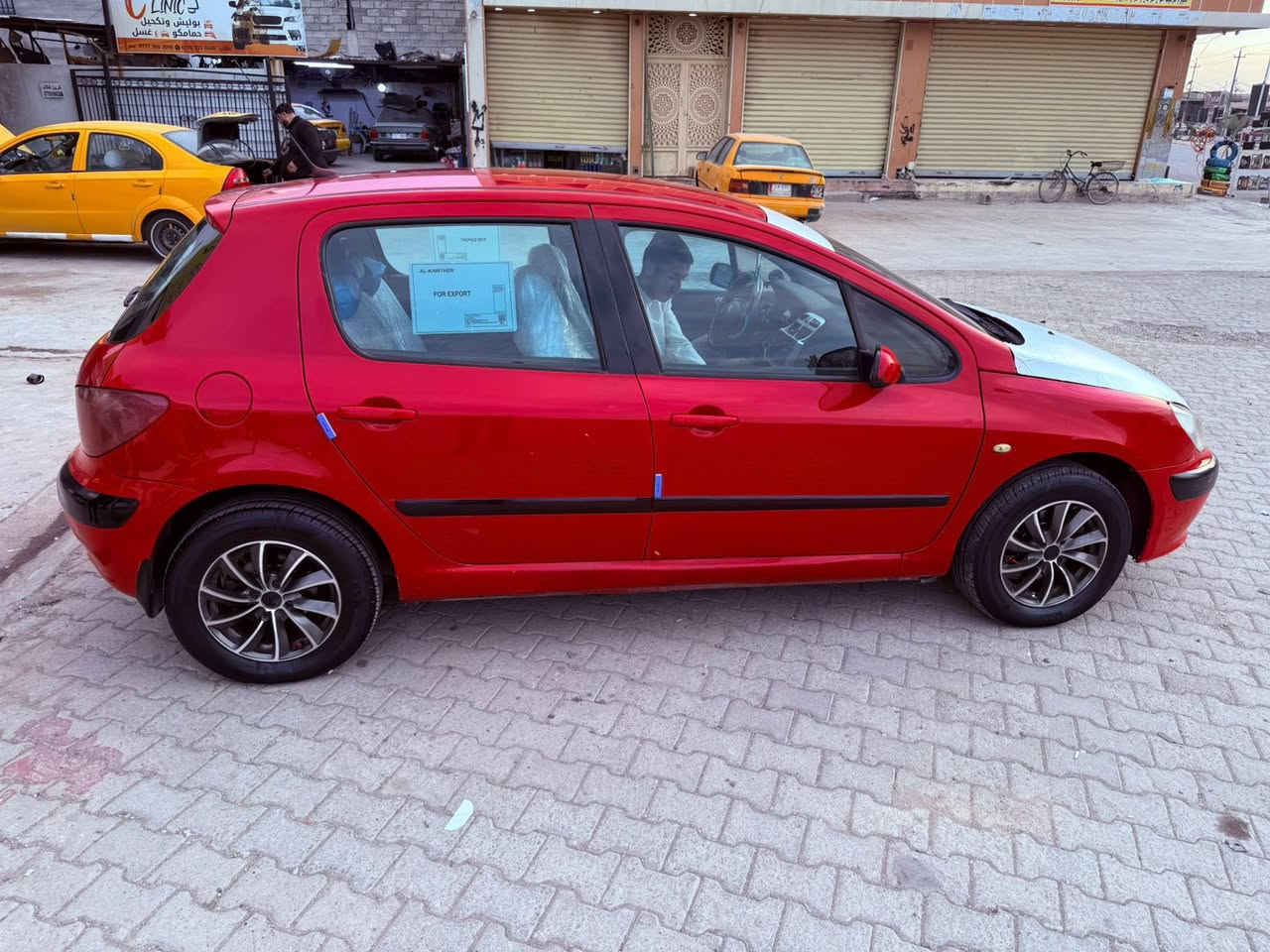 سلام وعليكم بيع فقط مكلف بلنشر لاتدخل خاص اتصل على صاحبها
بيجو 307 
موديل 2005 
سياره مابيها ايشي فقط قطعتين رش قبغ الجنطه وباب خلف السايق والباقي كله بلاد 
كير محرك تبريد خير من الله كلهن شغالات ومابيهن اي عيب سنويه بسمي جديده لحد سنة 2031 هزه وفحص جديد مسويها دفتر بانزين باقي فقط استلام هليام 
سياره كله علبلاد شاشة عطلات شغاله سويج بلادي وشغال قفل مركزي تحكم بلمري شغال نضام سبورت شغال نظام تزحلق شغال حتى سماعات الدشبول الفوك شغال بلادي وجك بلادي سياره كلها علبلاد وتايرات ويل كروم جديد شاشه ايبات
السعر55
***********
***********
