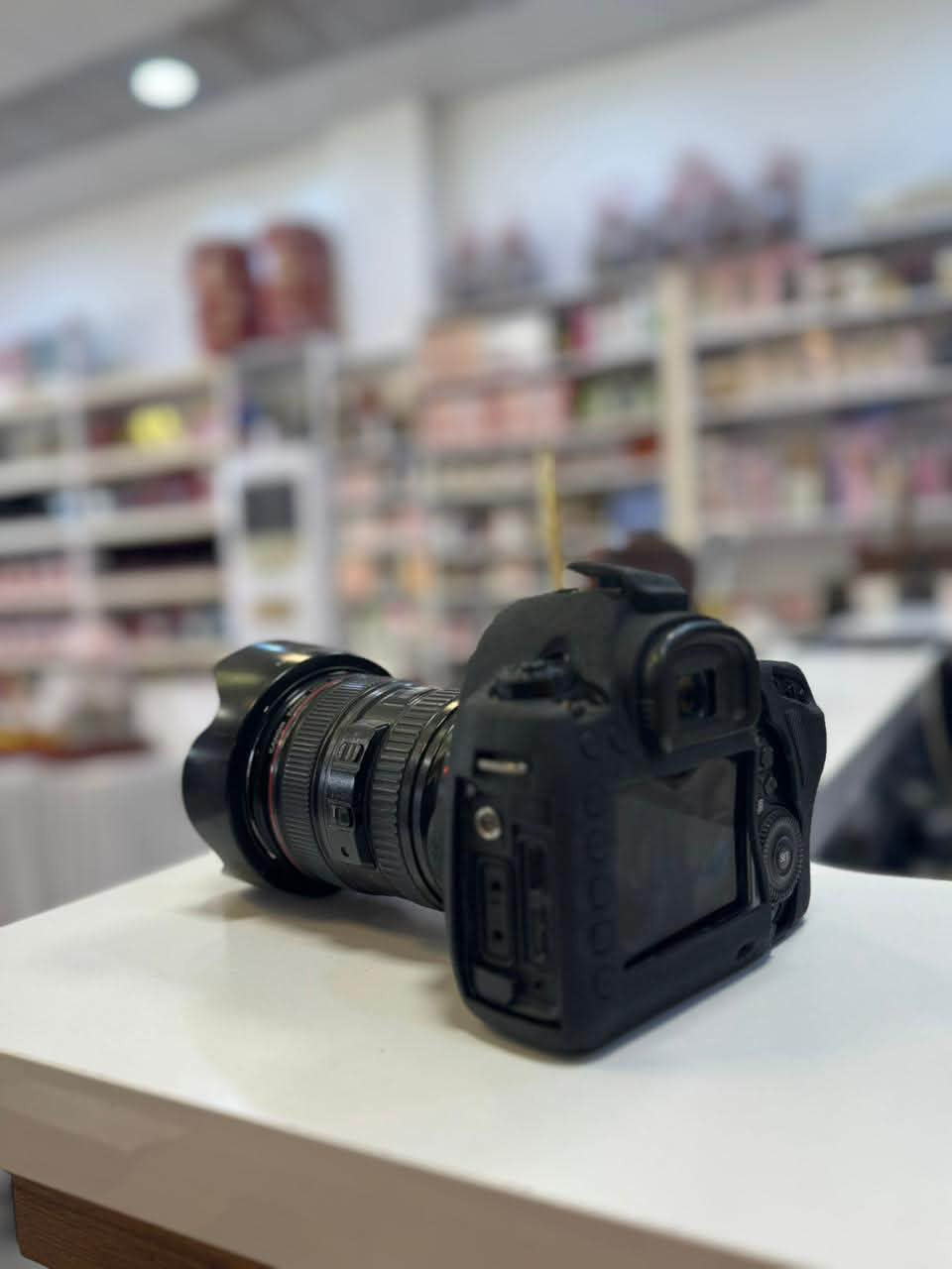 � للبيع كاميرا Canon 5D Mark IV مع عدسة Canon L Series

✅ دقة 30.4 ميكابكسل Full Frame
✅ تصوير فيديو 4K احترافي
✅ نظام فوكس سريع ودقيق Dual Pixel AF
✅ مناسبة للتصوير الفوتوغرافي والفيديو والإعلانات
✅ عدسة Canon L Series احترافية مرفقة
✅ حالة جيدة وجاهزة للعمل

💰 السعر: 12 ورقة 

📞 للاستفسار والحجز:
***********
