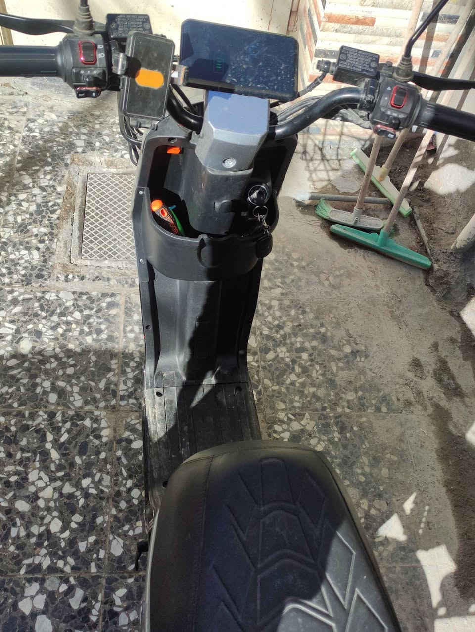 السلام عليكم 🌹 

دراجه شحن R9 للبيع طك كارتون بتاريخ 2025/8/10 ماشية 2600 

( 5 بطاريات ) استعمال قليل 
السعر ( 340 الف وبيها مجال ) 

مكان الزعفرانية 
رقم الهاتف ( *********** )
اي استفسار موجود واتس اب 🌹
