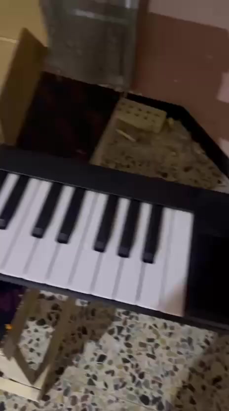 شباب هذا بيانو يتطبك مال باله
يربط عل موبايل وتكدر تعزف ب اي برنامج او تكدر تعزف بالبيانو وحده وبي حساسيه ضغط ويجي ويا حقيبه وي دواسه مالته هم سعره ٥٠ الف وتوصيل داخل بغداد فقط ٥ آلاف


**إذا كنت صاحب هذا الإعلان وتريد حذفه لأي سبب، رجاءا أرسل رسالة إلى الدعم الفني**