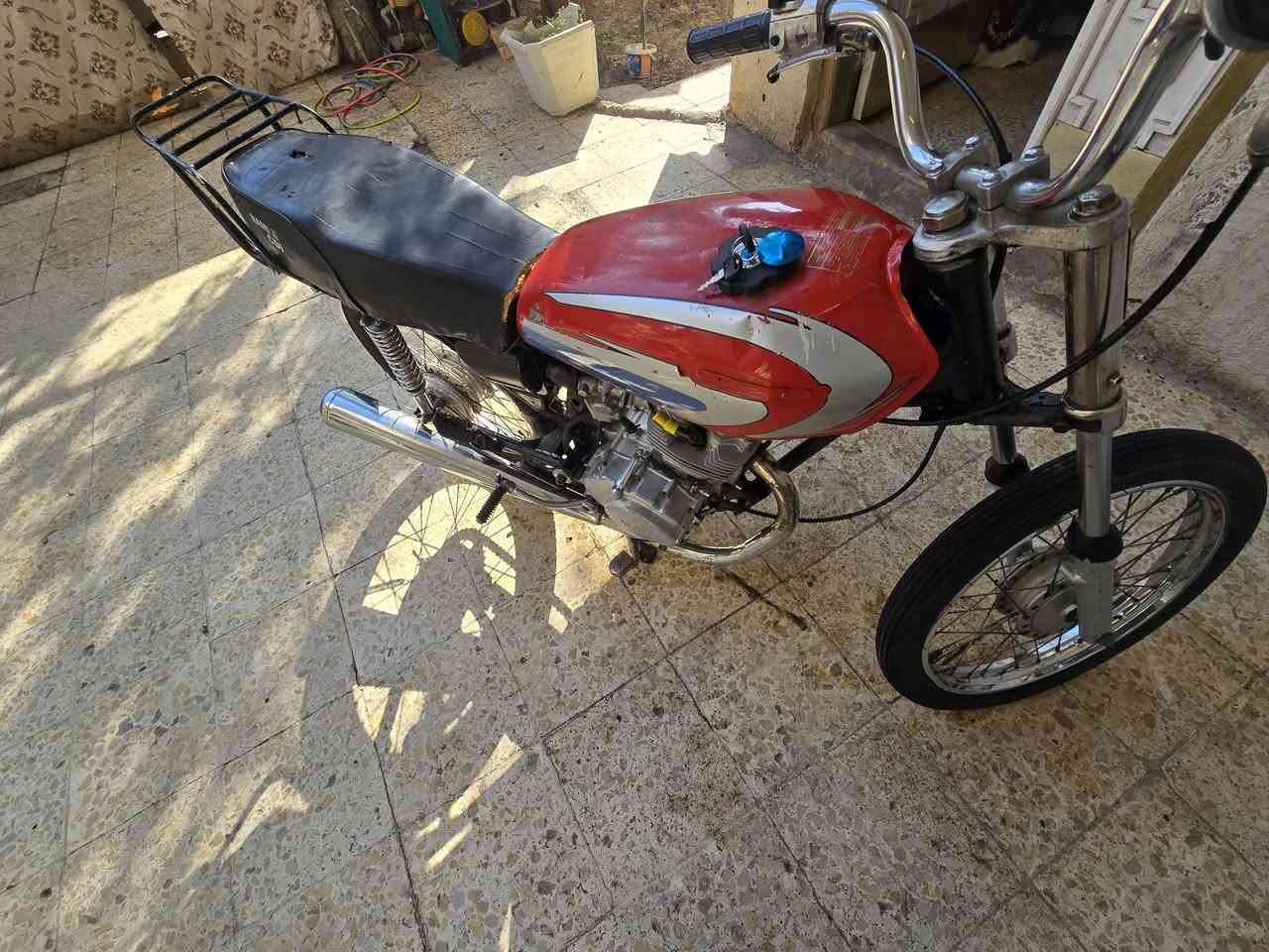 ايراني للبيع دراجه كلشي ما بيها شاصيها مكفول من الزلق ومحركها لا دخان ولا تنقيص سعر 325 وبيها مجال عنوان عماره يم الاسكان رقم *********** وتساب فقط والخاص مفتوح
