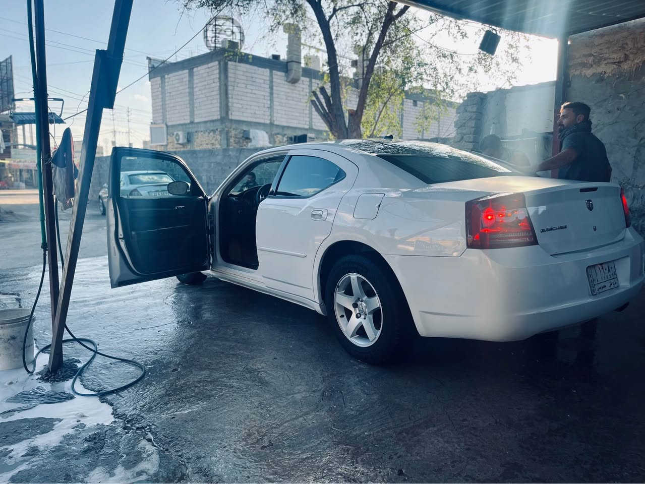 السلام عليكم اخوان جارجر 2008 بيها رشات صبغ مكفوله من كص شاصي دواخل كلبه  مكينه وكير جدد شلعه خير من الله ناعمه بشكل جاهزه من كلشي كشنات كهرباء شاشه ماشيه 156م زنون منضومه كامله غرفه جديده سياره متعوب عليها سنويه ل 29 مشروع وطني مكانه السياره بابل الحله 
السعر 105 كولشي اكو بلسوك بس تعتمد ع نضافه سياره حته بارد مابيها  
*********** حلة, بابل
