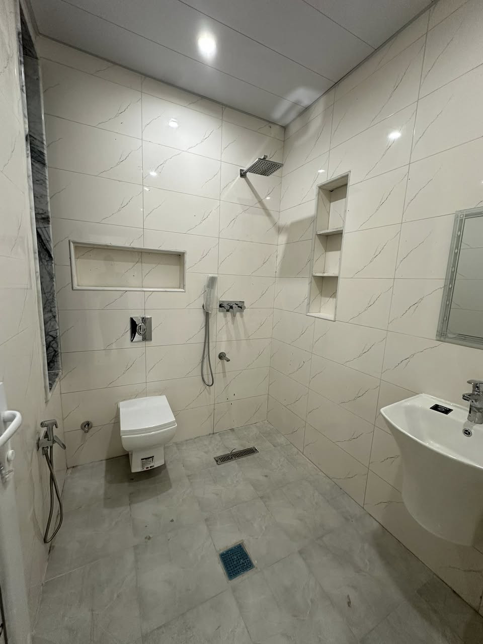 للأيجار  VIP  في #السيدية📍

مشتمل مودرن غير مسكون سابقا✔️

يحتوي  على 3 غرف نوم وصالة ومطبخ وخدمات عدد 3

الموقع السيدية الضباط 📍

الايجار مليون 200 🔶
_______________________________________

للأستفسار اكثر تفضلو بزياره مكتب الطائي للعقار 💎

السيديه شارع المركز عماره شركه السراب للمطابخ ✔️

او الأستفسار ع الارقام ادناه 📞↘️↘️ (متوفر واتساب )📌

***********
