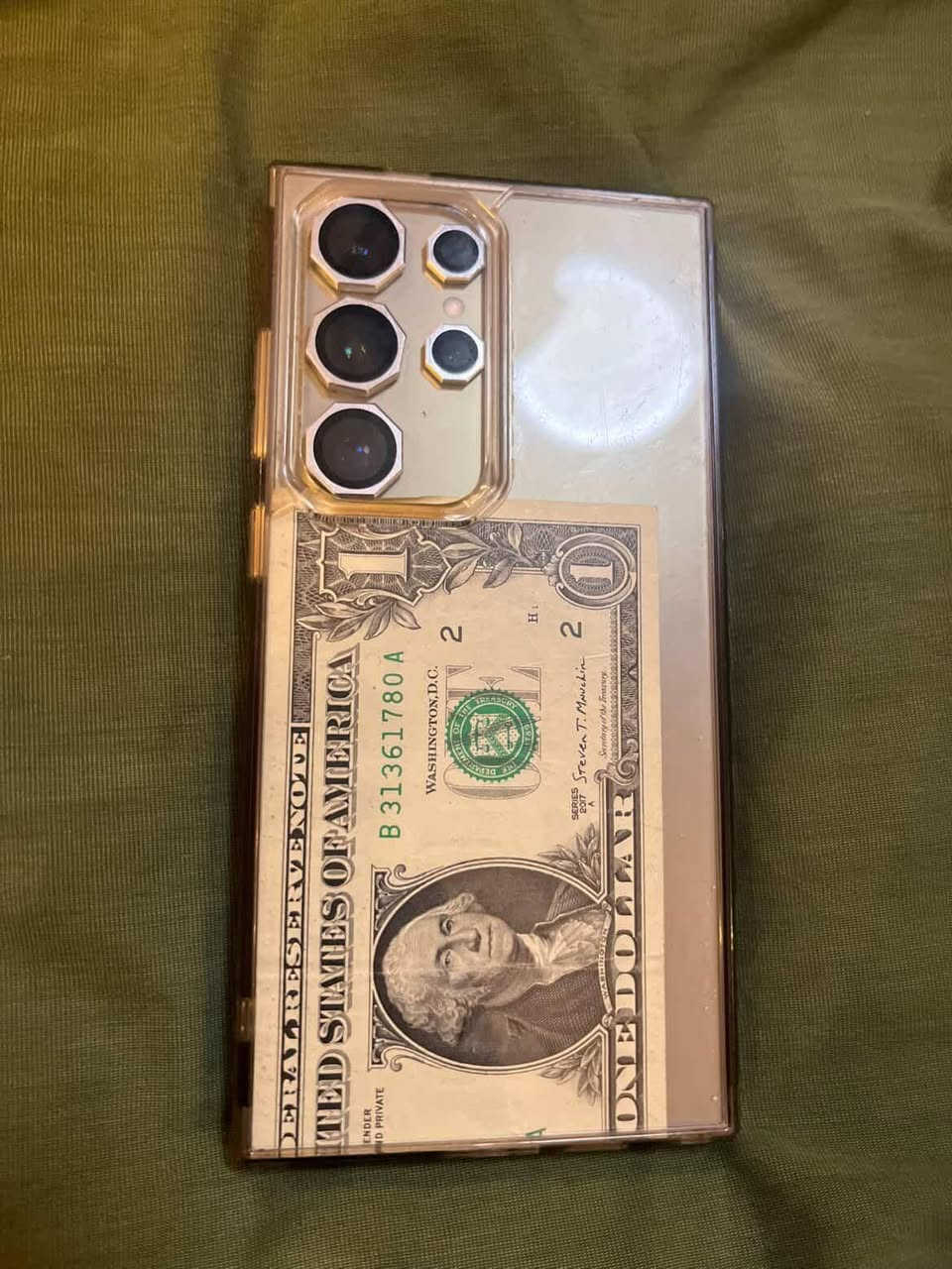 السلام عليكم اس 24 ذاكره 512 الجهاز فول نضافه وجديد كلشي على وضع الشركه عيبه الوحيد النقطتين لبشاشه مثل ماموضع بالفيديو يطلع هذا الون وشويه ويختفي بعد مايطلع للبيع او امراوس بأيفون 14او15 ***********
