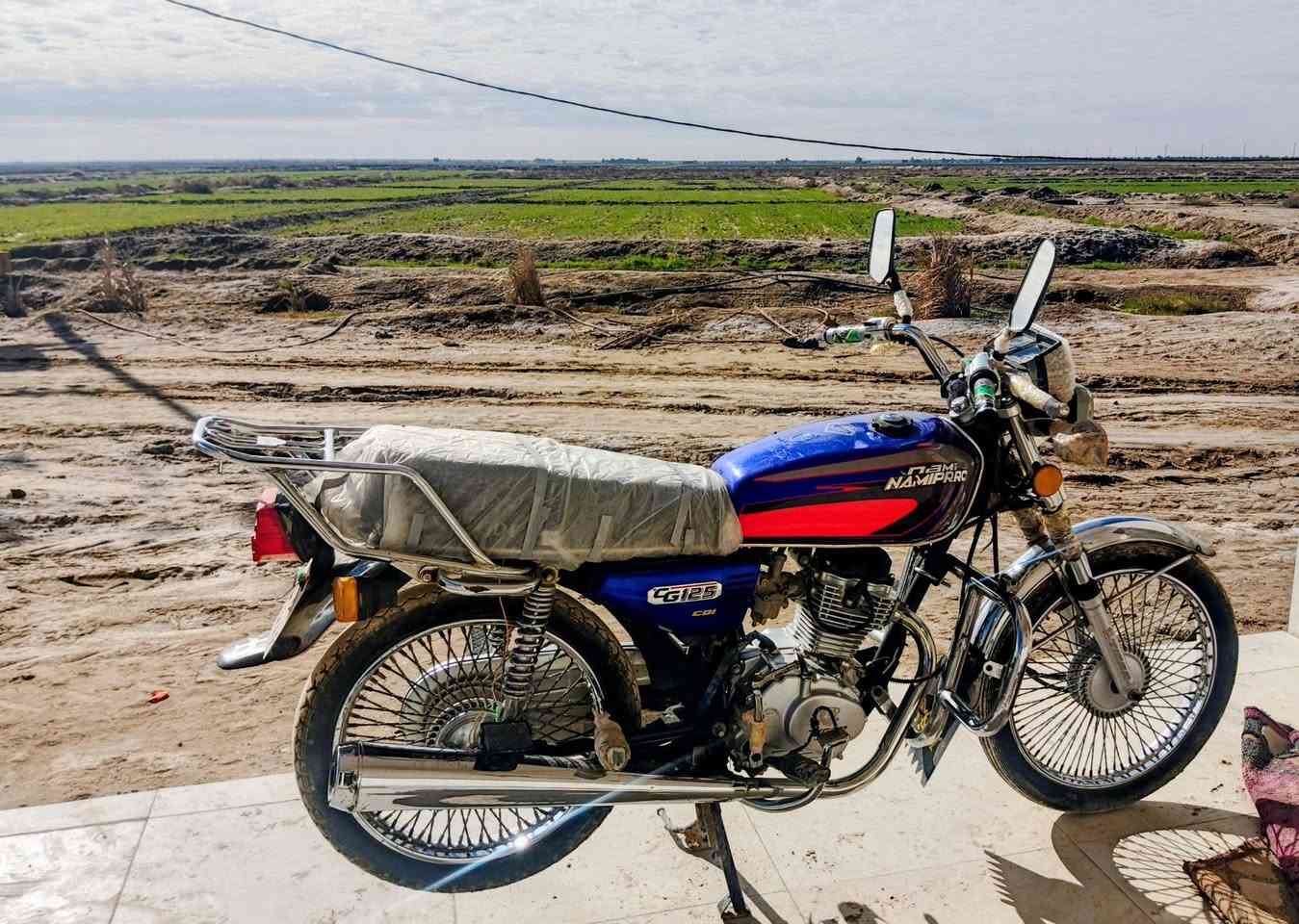 سلام عليكم دراجه21 للبيع نضيفه محرك ما مفتوح سعر 650 وبيها مجال قليل المكان سماوه قض الخضر متواجد واتساب ***********
