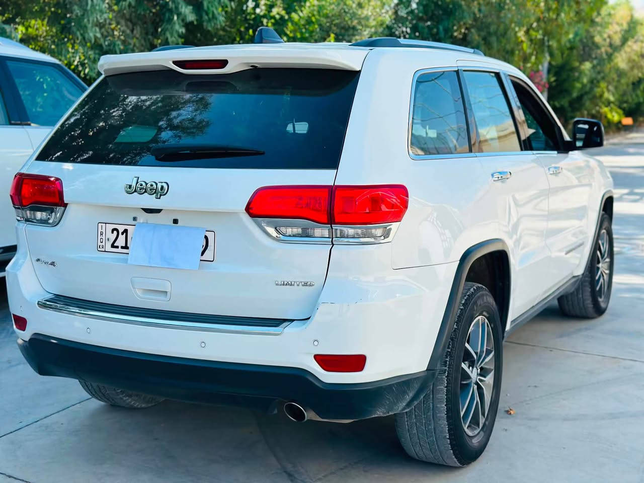 سەرەتا بەناوی خوای گەورەو میهرەبان جێب گراند جیرۆکی مۆدێلی ٢٠١٧ سپی فول فولە تەنها دوو دەسی کردوە ١١٩ هەزار ڕۆشتوە گێڕو مەکینە بەشەرت سەنەوی تا ٢٨ تازەیە سەیارەکە بێدەعمە بێ بۆیاخە زۆر لۆک ماوەتەوە پانۆرامایە کوشن خەزنە کوشن گەرمو ساردە پێشەوە دواوە بەس گەرمە مکەبەرەی بەشی پشتەوەی هەیە پەردەی سنوقی ماوە سپێری دانەگیراوە لایتەکانی ئێڵ ئیدی و عەدەسەو زینۆنە ناو ڕەشە لایتەکان ئاوێنەکانی دژە فولە حاسەیە وە سەیارەکە دەبڵ ئەکسلە بۆ قوڕ بەفر لم سێمۆدی لێخوڕینی هەیە ئیکۆ نۆڕماڵ سپۆڕت بۆ پەیوەندی *********** شوێن سلێیمانی السليمانية, العراق
