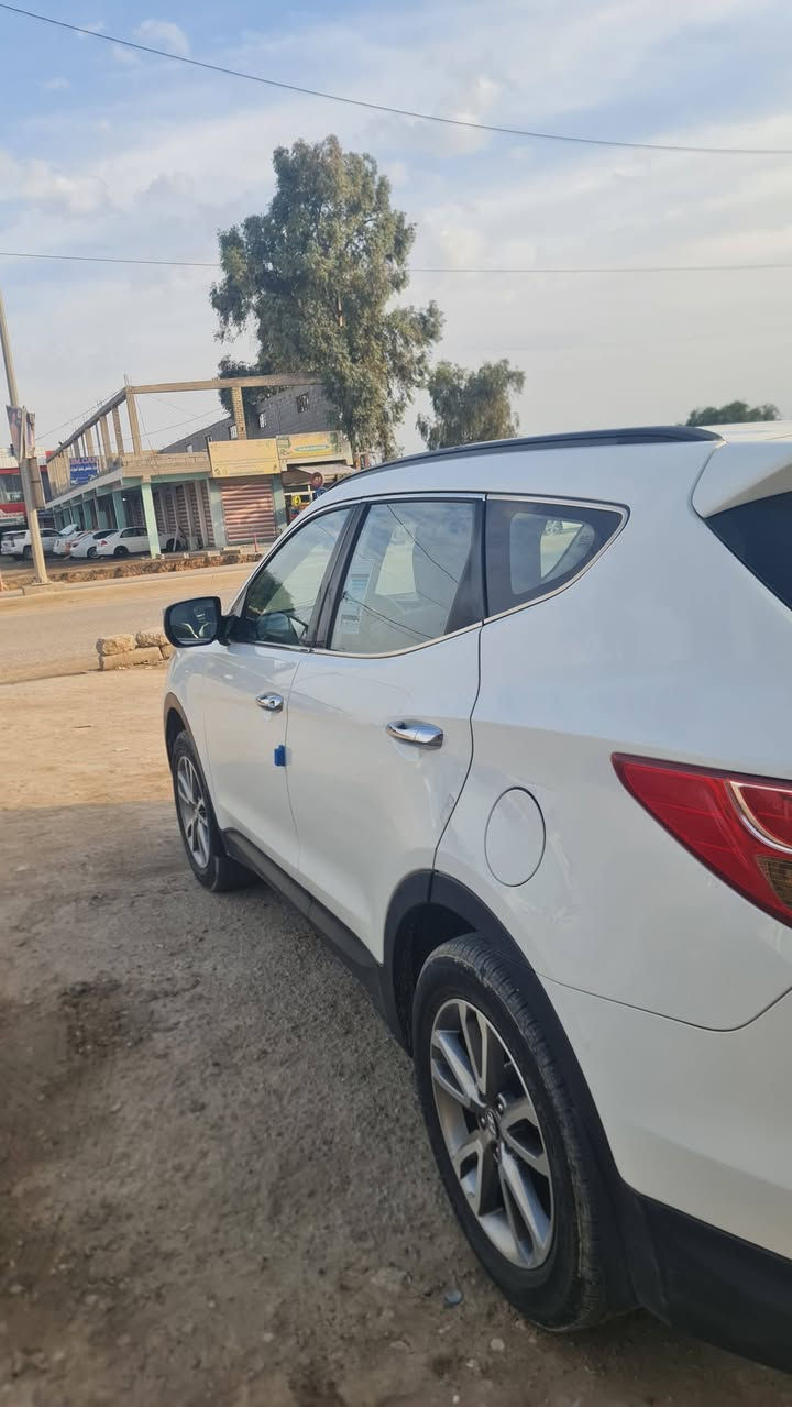 سنتافي موديل ١٣ سبعه راكب مكينه ٢٤٠٠ دوش ٣ قطع تبريد  تخم تاير حداديه جديده تبريد شغال جديد مواصفاته بصور بيه طخه جوه الباب الأمامي السونار مرفوق بصور السعر ١٤٥ وبيه  مجال ***********
بأسمي تريد تحويل تريد وكاله حاضر
