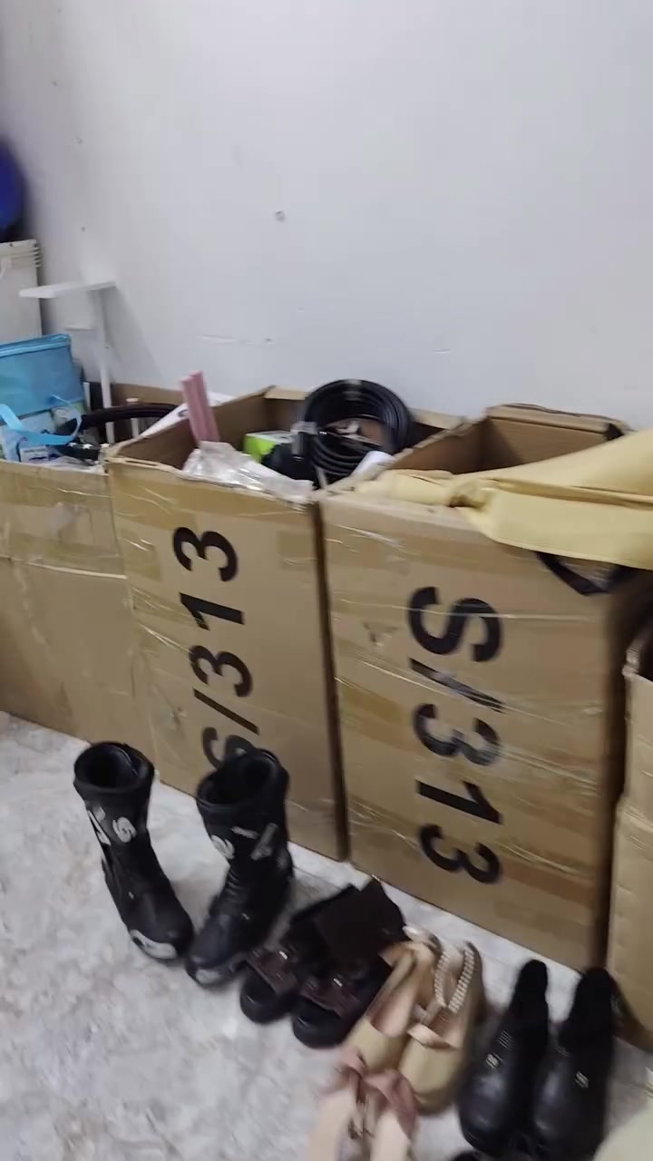 السلام عليكم شباب شلعه امزون مكس 200 كيلو 925 قطعه شوف الفديو وراسل *********** السعر 750 الف قفل الشراي يطب واتساب يرحم اهلكم
