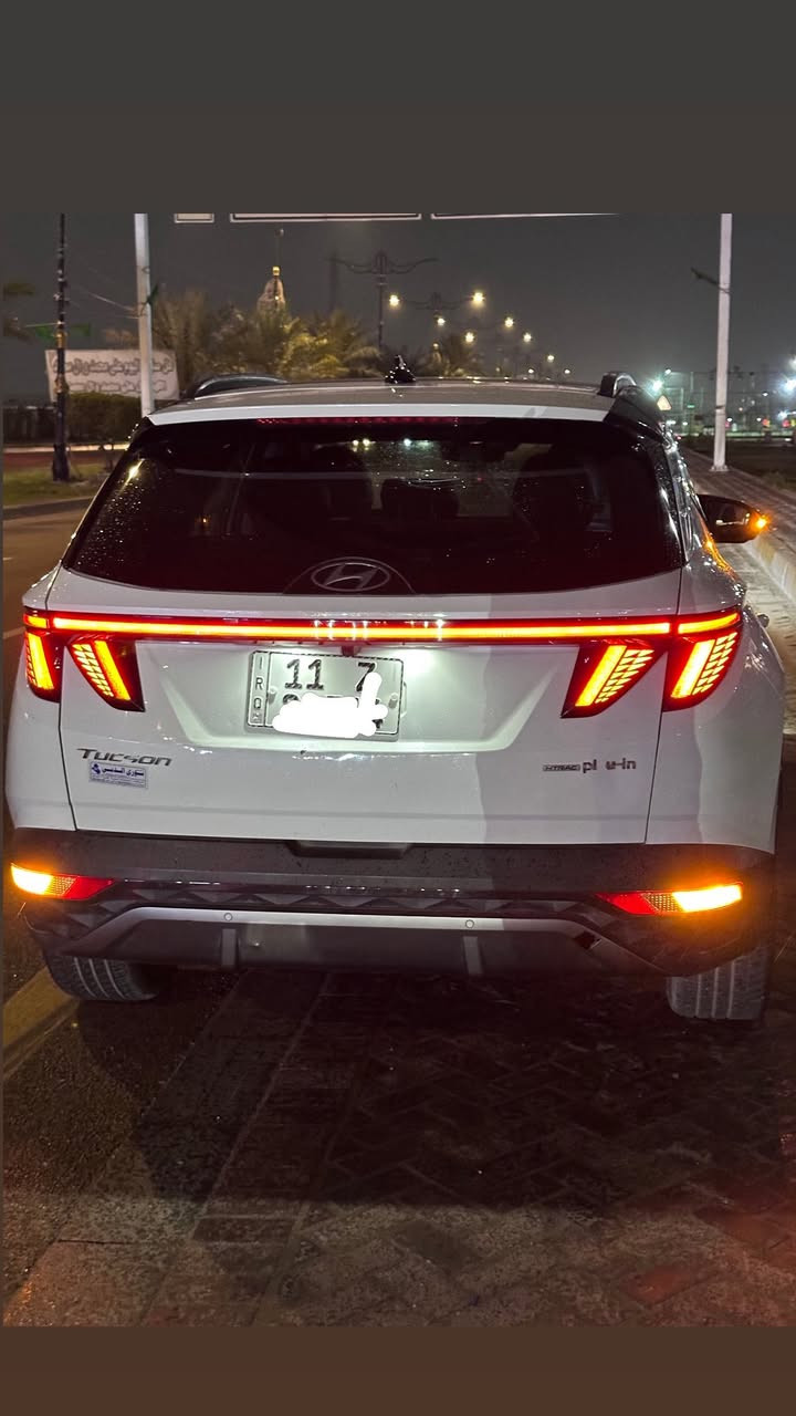 السلام عليكم توسان 24 فول هيبرد  مواصفات كله بيه  ماشيه70 صدر جديد مكينه كير كلش نضيفه سياره دفع رباعي بيع مصبوغ عام 155مكان ساحت مضفر ***********
