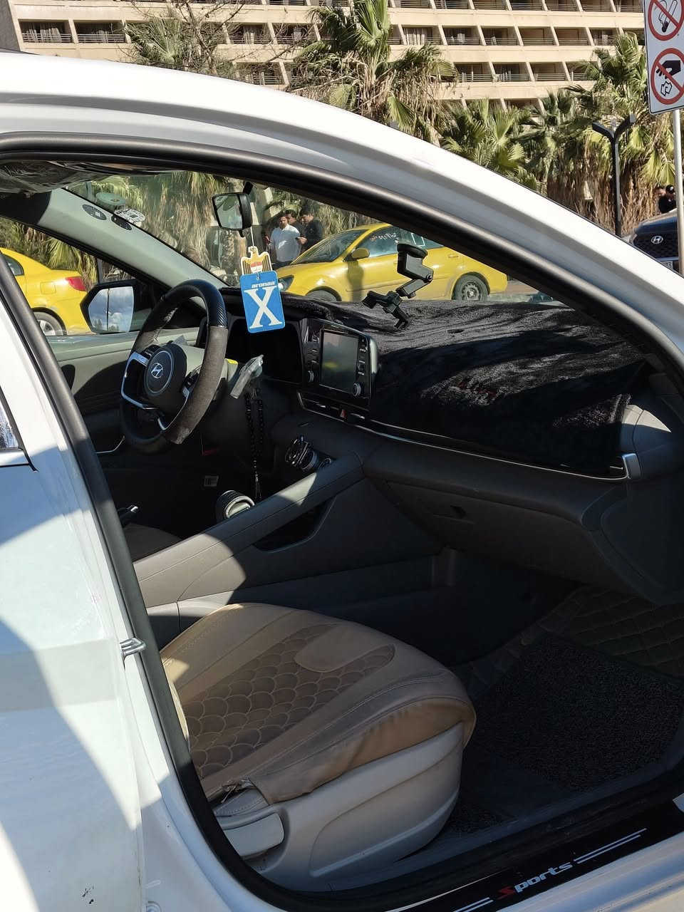 السلام عليكم
 النترا 2021 وارد خليجي كوبون بانزين سيارة باسمي سنويه جديدة هزة جديدة سيارة فول مواصفات واحد على واحد ماشيه 65
ضررها طخه خفيفه بين البابين النفر 
موقع السيارة موصل ايسر حي البلديات
للتواصل والاستفسار الاتصال على الرقم***********
