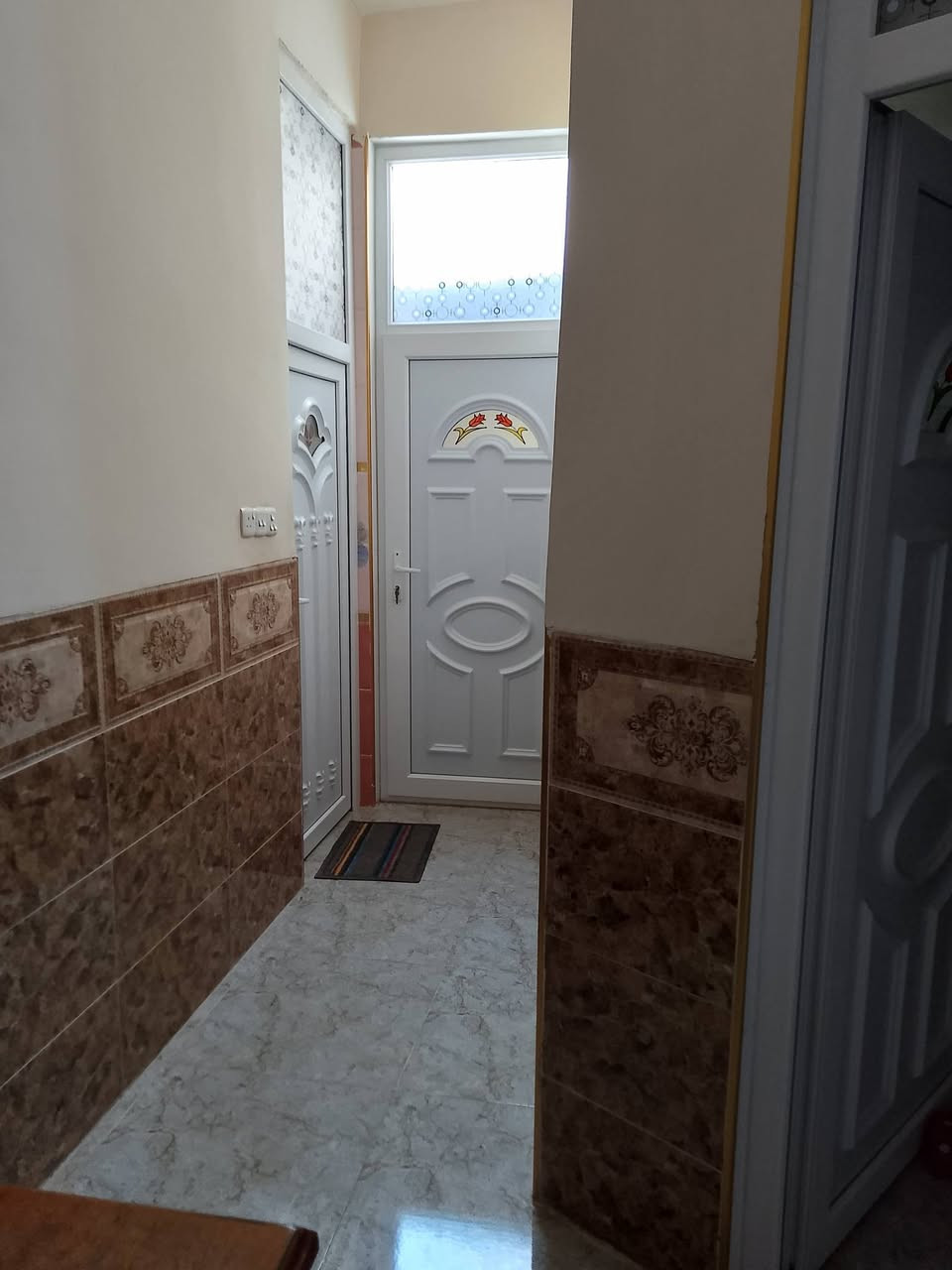 السلام عليكم دار للبيع طابقين العنوان منطقة الفضوة فرع اسواق ضاهد للا ستفسار على الرقم ***********
