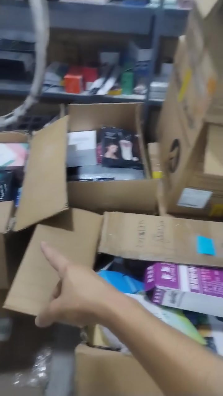 7 كراتين امزون مكس يعني اكتروني ومنزلي وكارتون ملابس خام فساتين كلهن للبيع سعر850 الف وبيهن مجال بسيط  /// الي حاب يترزق بيهن بلعافيه علي
لتواصل واتساب او خاص
***********
