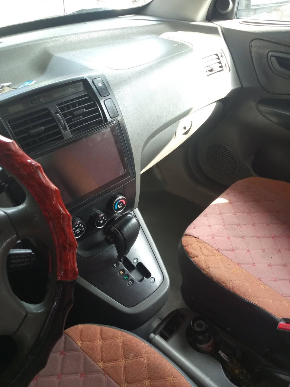 توسان محرك ٢٠٠٠ موديل ٢٠٠٨ رقم وهزه جديد  بأسمي بيه ٣ قطع صبغ بدون دواخل كير محرك مكفولات سياره جاهزه السعر ١٠٣ الرقم ‏‪***********
