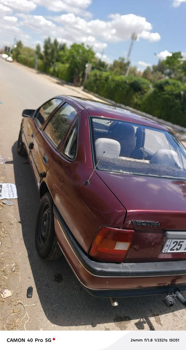 اوبل حجم ١٦
السياره كلش حلوه ونضيفه
قايش عريض
بطاقة بانزين
لايت زينون كلش قوي
قفل مركزي الابواب والجنطة
مشروع وطني رقم جديد
دوشمه كلش حلوه 
السياره كاعده من كلشي كهربائيات 
صاحبها الشرعي اني 
بدون حادث 
للتواصل ***********
