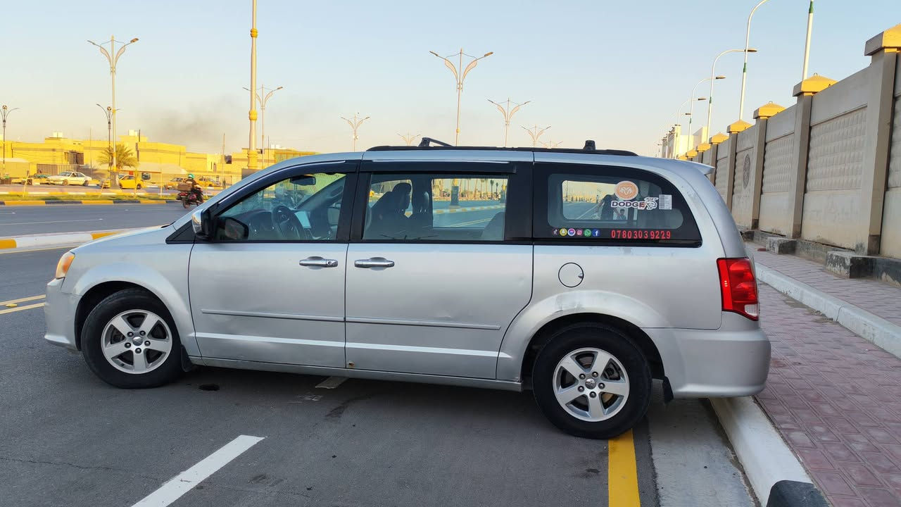 دوج كرفان موديل 2012
✅مواصفات SXT
✅بيبان كهرباء 
✅جنطة كهرباء 
✅داخل اسود
✅كشنات قماش
✅شاشة 
✅كاميرة 
✅نضام ECO
✅رقم انكليزي
 حادث  جاملغ ايمن امامي 
السيارة  مثل الصورة  بدون نقص و جاهز و نضيفة
سنوية جديدة بأسمي 
حدادية تخم تاير جديدة 
گير محرك خير من الله 
 السعر 130 و بيها مجال 
مكان السيارة كربلاء حي الفارس 

للأسفسار *********** / ***********
