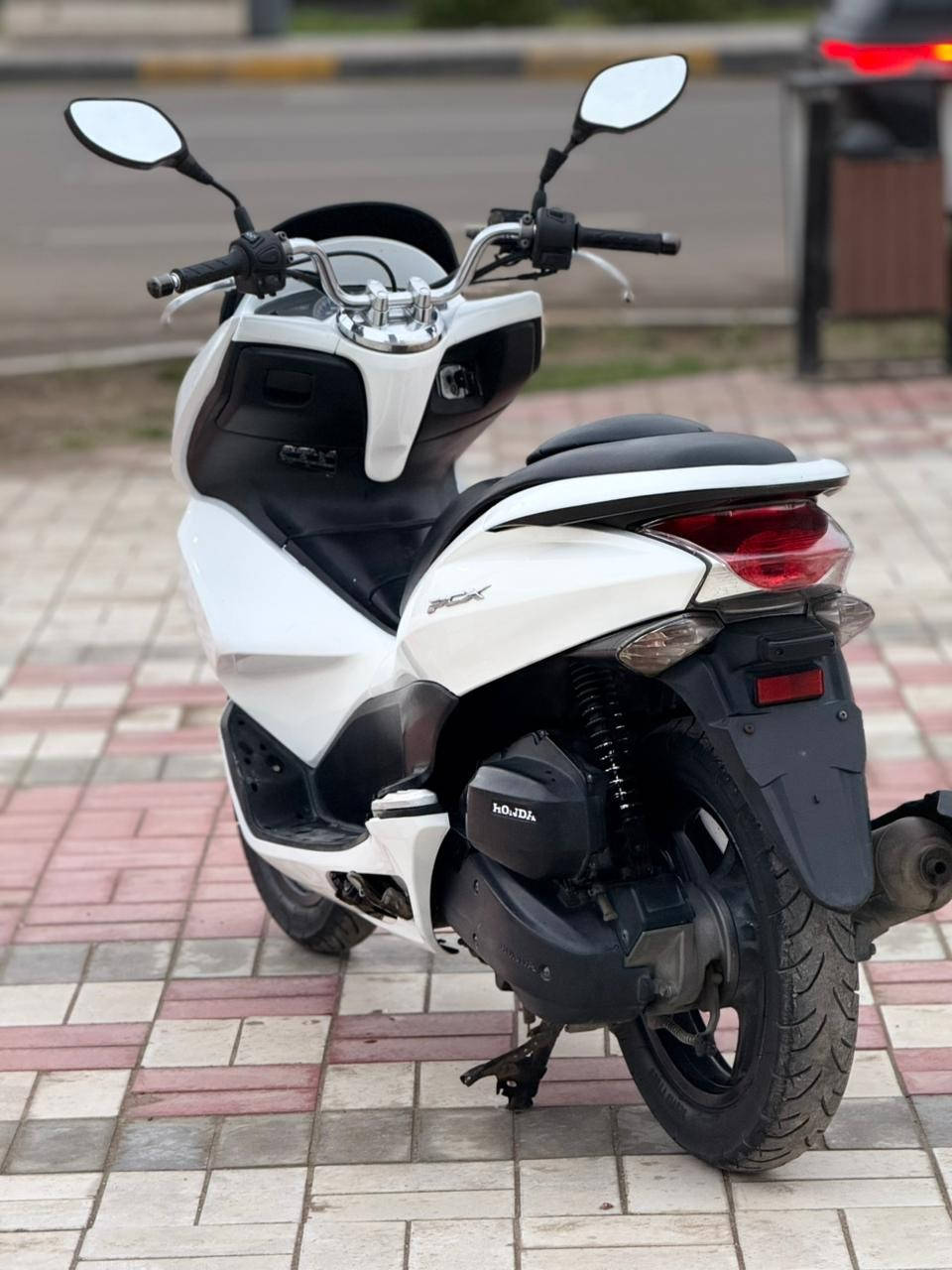 السلام عليكم للبيع دراجه pcxجيل الاول موديل 18 ماخذها رمبه الدراجه على  ايدي حجم مكينه 150ياباني الاصلي دراجه جديده كامله أستان كهربائي حساس ازدحام ٢حرف A الدراجه مكينه لوك شلعه معدل دراجه جديده بمعنئ الكلمه واحلا من الصور  دراجة مكينه مكفوله اي نقص مابيه
السعرمليون 350 وبية مجال 
*********** العنوان الكرخ شارع حيفا قرب جسر باب المعظم
