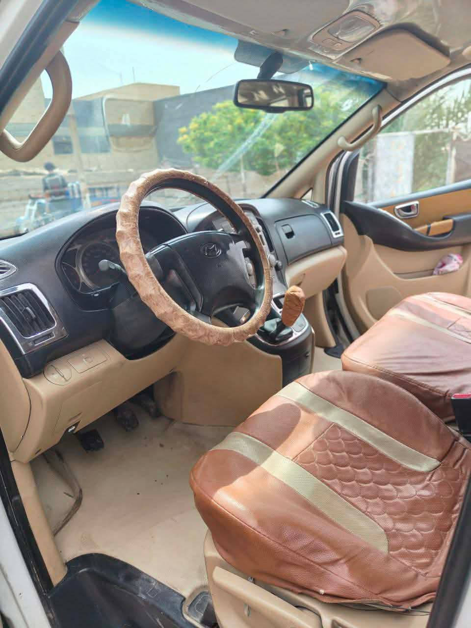 السلام عليكم ستاركس موديل 2009مكفوله كفاله عامه رقم بغداد سنويه 2028سياره بسمي تحويل مباشر مكينه جديده كير جديد اكسل حداديه اماميه وخلفيه  تخم تاير منضومه تبريد كامله نقصها بس غاز السعر120 وبيها  مجال بسيط حك الجيه العنوان السماوه / الخضر  رقم الهاتف ***********
