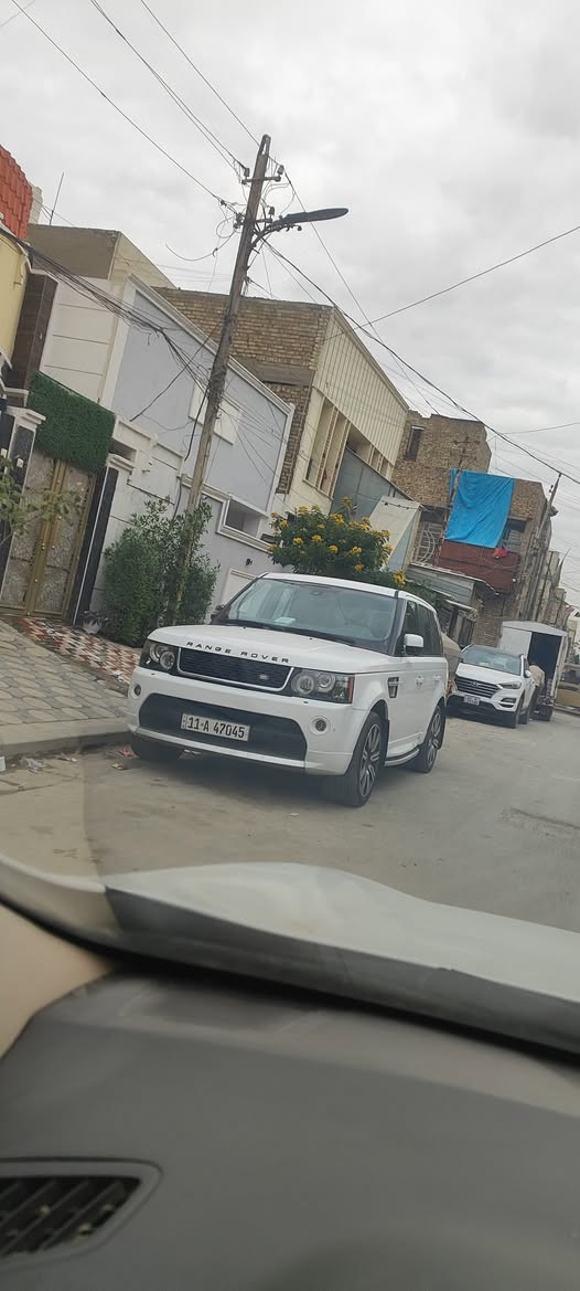 سلام عليكم
رانج روفر سبورت بدون سوبر 
بدون سوبر عادي HSE تنفس طبيعي 
اقوى مواصفات في رانج روفر (اتو بي غراف)
مكفولة عدى شبر في الجاملق الامامي صبق 
1/ لون ابيض لؤلؤي 
2/ 5 بصمات 
3/ 5 ويل كب 
4/ 5 كاميرات 2 في الدعامية 
5/ صندوق كهربائي و شفط 
6/ كشنات جلد و مخمل
7/ كشنات ترحيب + حضن + نفخ + خزن ميموري 
8/ أستيرن كهربائي و ترحيب اوتو + شفتات في الاستيرن
9/ سقف كنتارة + تكم كنتارة 
10/ 11 يرباكات + تحت الاقدام 
11/ فتحة سقف سلايت روف 
12/ جام اوتو + تنزيل و تصعيد عن بعد 
13/ ثلاجة وصطية + شاشة أعطال و شاشة تحكمات 
14/ شاشات خلفية + تابلت في المسند الوسطي الخلفي 
15/ لايتات ابيض ثلجي زينون + كشافات زينون 
16/ جكات جوبلس تعلي تنصي 
17/ 5 وضعيات سياقة 
18/ مري شفط + قلاب عند البك 
19/ دبل جكمجة + سماعات هارمن كاردن 
20/  فور ويل 
21/ نيكلات + تكم اسود بلاك 
اخم تاير جديد + جوبلس جديد + ماطور رفع جديد+ فيتبم جديد 
عدد كاملة من سبير و جك و سباين 
رقم بغداد شبه مميز مكاني بغداد الأورفلي السعر 132 بيها مجال 
***********
