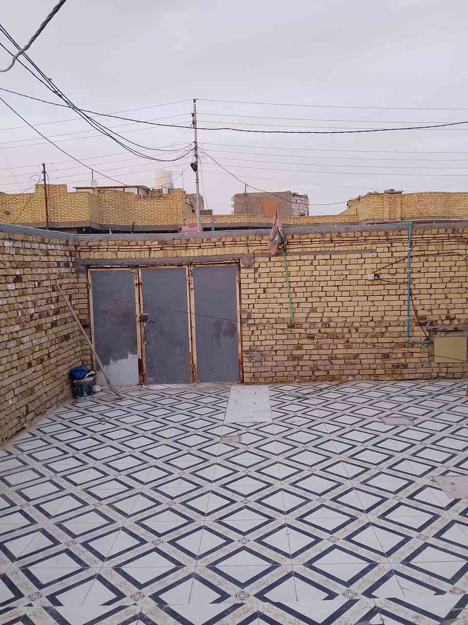 بيت للبيع الصخين شارع حسينية الأمام الغائب ركن مساحه 200بناء طبوك صب كونكريت بيه نقص قليل ***********
