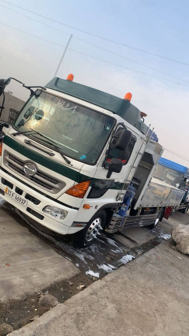 السلام عليكم هينو شيطان مديل 17 مكينه 80فول عادي لا تبخير ولا تنقيص مكينه جديده  بدي المنيوم جديد سته اله ربع  كرين راك جديد مكفول من الكسر ولفطر 3اسلايتات مخالف  رقم بغداد تحويل مباشر  ***********
