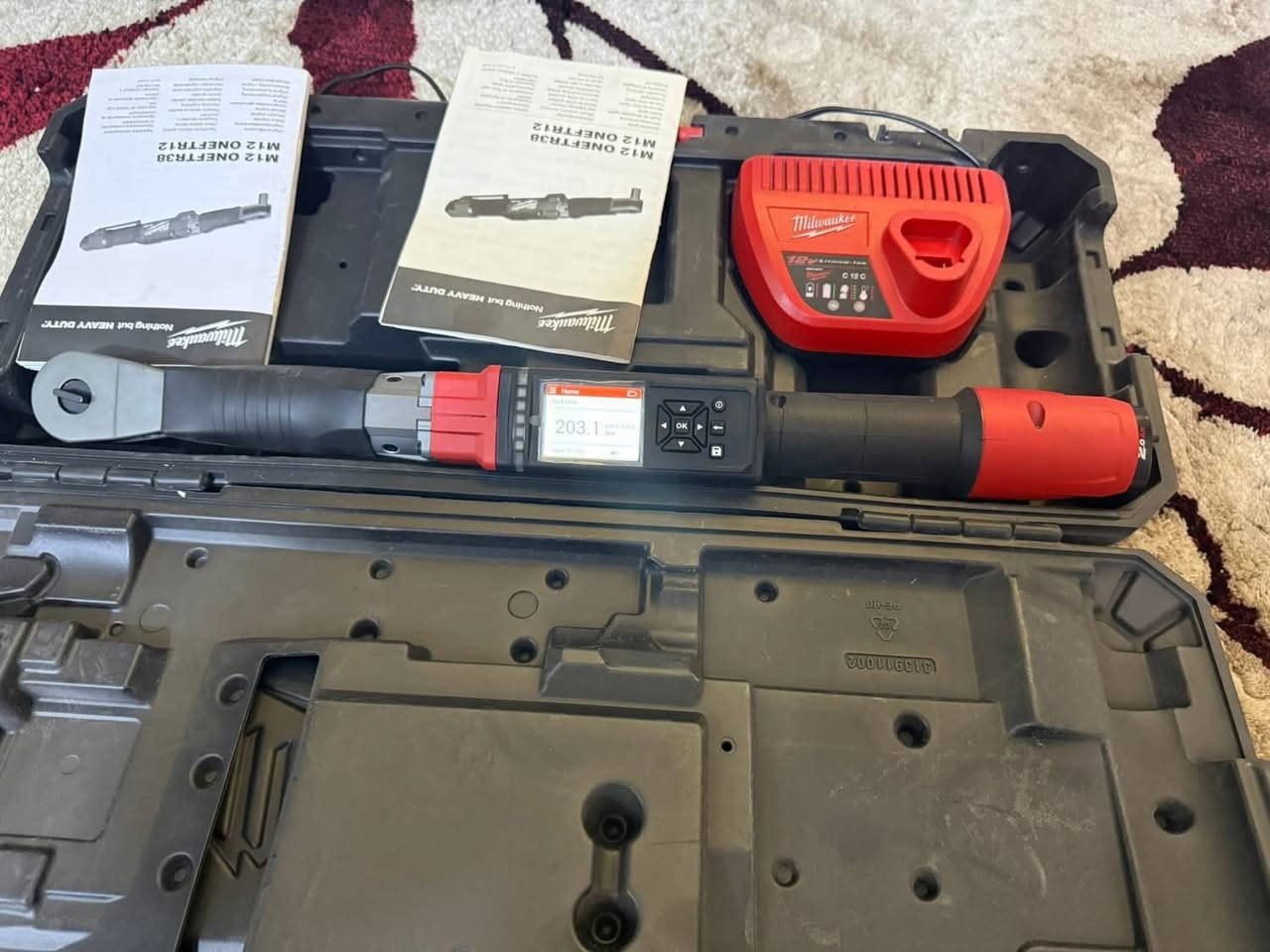 تتوفر يدة عزم ماركة ملواكي الامريكية
جديدة غير مستعمله مع الشاحن الاصلي والحقيبة  الاصلية
واتساب ***********
