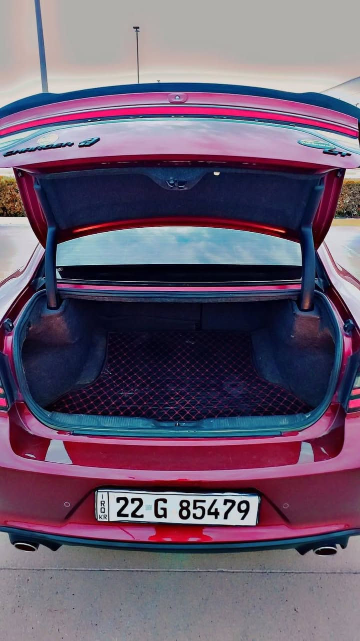 جارجر موديل 2022 لون كرزي فول مواصفات فورويل بيها جاملغ صفحه النفر أمريكي وبيها رصعه عل بوند وبيها مكانتين كارت صغار 
السعر 250$ 
وبيها مجال بصيط عنواني اربيل 
رقم تلفون *********** وبي وتس اب
