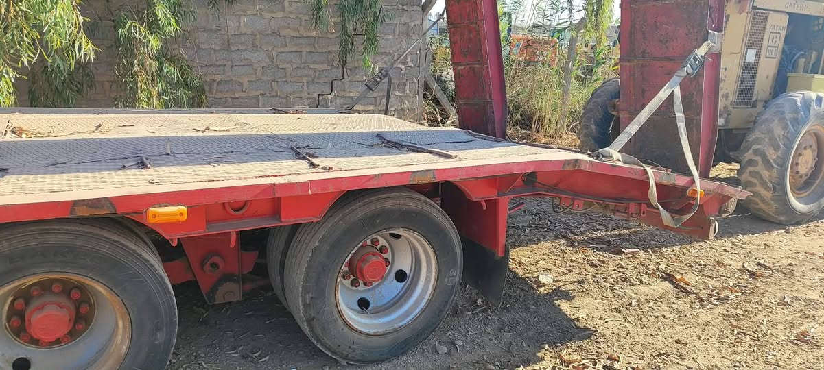 السلام عليكم
عربانه لودر للبيع الطول88 
قاعدة طبله مال حاصوده وياها... جكات هيدروليكية 
السعر 120 وبي مجال 
الاستفسارات الاتصال على الرقم *********** 
ما متواجد على الفيس اتصال فقط...
