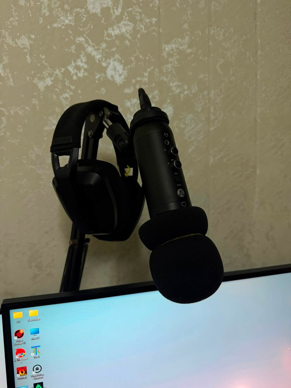 السلام عليكم الحلال للبيع
المواصفات 

CPU: Ryzen 5 7600x
Ram : 32GB 6000mhz DDR5
 CPU Cooler: DeepCool 360mm
 Motherboard (M.B): Asus TUF X670E WiFi DDR5
 Graphics Card (GPU): Asus TUF RX 7800 XT 16GB
 Case: Asus TUF G502
 Power Supply (PSU): GIGABYTE 1000W
 Fans: N10 ARGB (10 Fans)
 Cables: Asiahorse ARGB Extension Cables (24-Pin & GPU)
 Storage:
 M.2 Samsung 970 EVO 1TB
 M.2 T Force  1TB
 M.2 T Force 500GB

وياها يجي شاشتين

1/ Gigabyte 2K 170HZ 
2/ FH 100HZ
وميز كمينك كبير وكرسي طبي
وكيبورد aula 
وماوس X20 
ومايك فانتيك 
وماوس باد 90CM
وسماعات كيمنك corsair 
وكراتين التجميعه كامله موجوده حتى كراتين الشاشات يعني تشد وتلعب 
للبيع التواصل خاص 
***********
