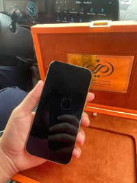 ايفون 17 pro max مطلي ذهب للبيع مطلي ذهب عيار 24  بطارية 100%   عدد ال...