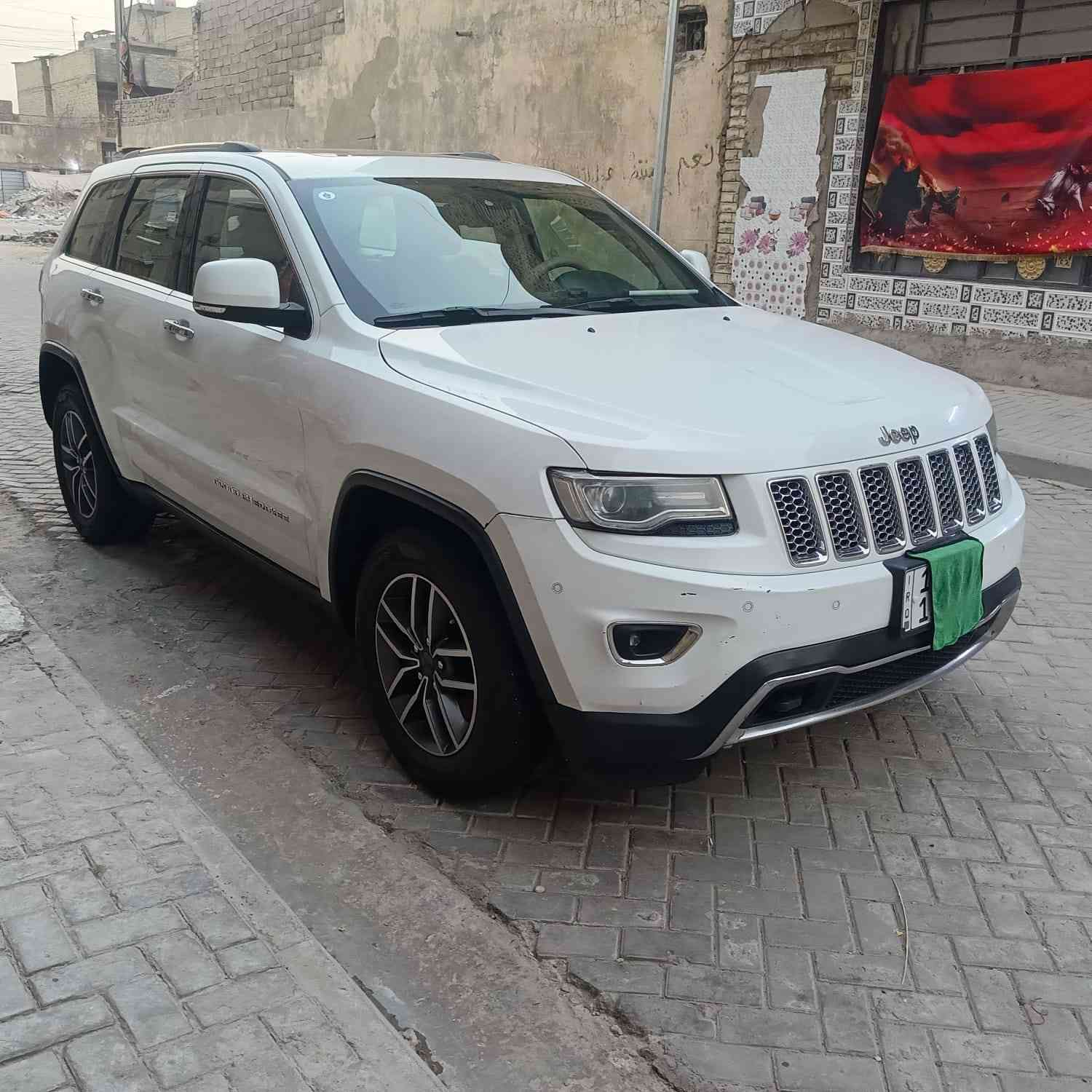 جيب لاريدو موديل 14 فول واحد ع واحد خليجي فول ما عدة جكات   بيهة بارد بسيط بلباب ورة الصدر السعر  195 وبيه مجال  مدينه الصدر  /   ***********

