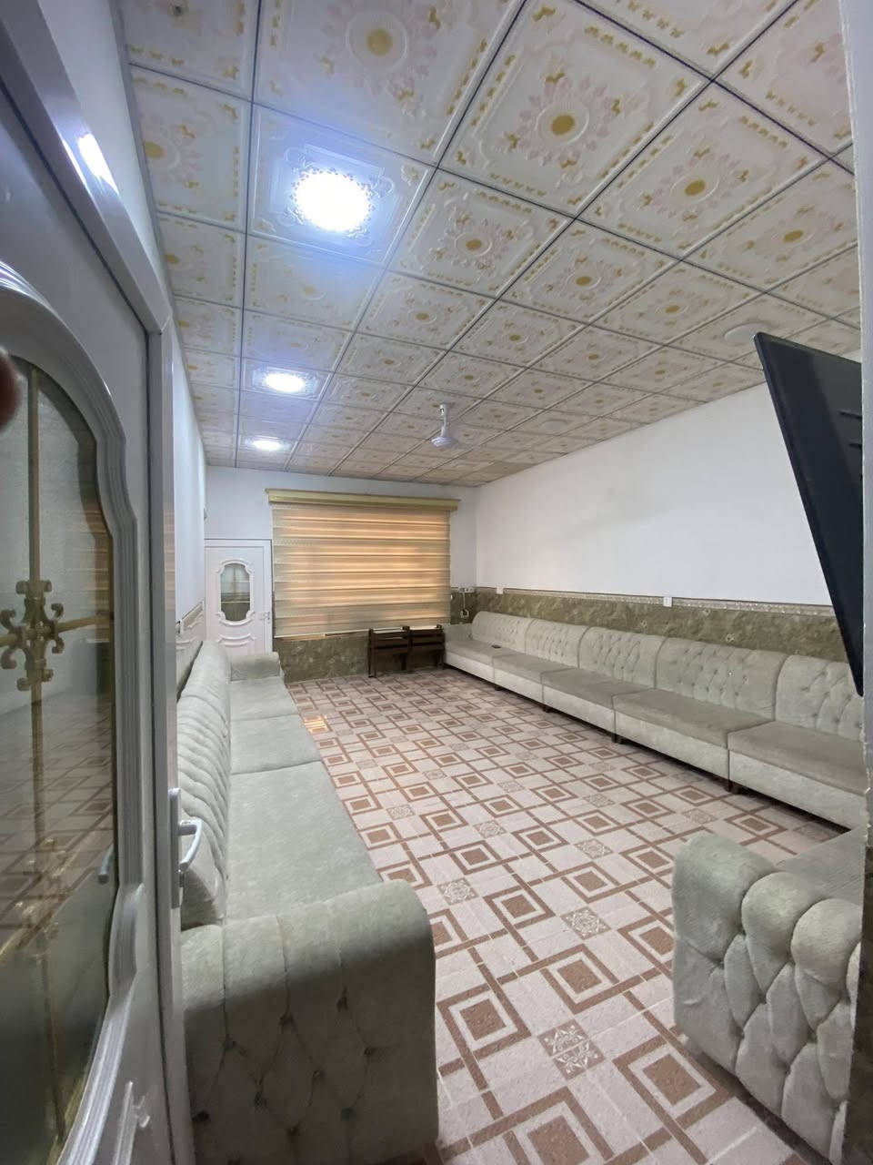 بیت للبیع 200متر 
#موقع کرکوک 16اب 
#مکونات هول مطبخ اسقبال غرفتین نوم صحیات خارجی و داخلی بیتونە
 #سعر 75وبیا مجال
***********
