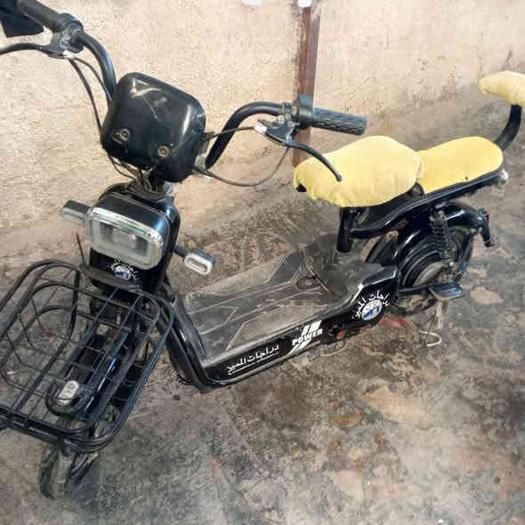 للبيع السعر ٣٠٠مكان الشعب الجزائر 
***********
