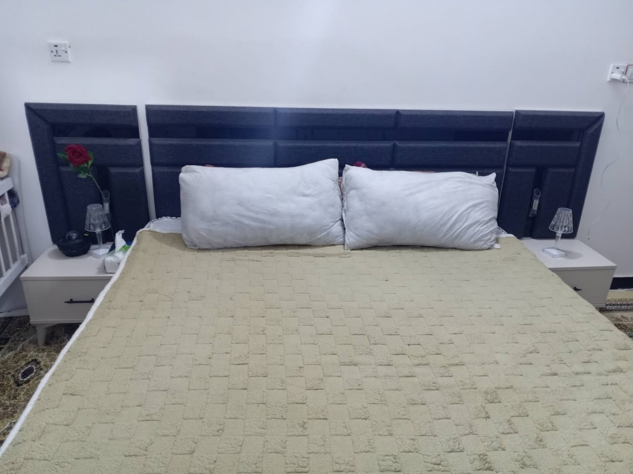 السلام عليكم غرفة تركية للبيع نضيفة جرباية تفصال بيهة فضر مثل ماموضح بطابورية مال جرباية  وهاي الي بالفديو طاكة صفحة منهة وطابوريتهة الزغيرة موجودة رايدهة ب600 وبيهة مجال اي استفسار متواجد نت او عرقم*********** مكاني بغداد مدينة الصدر
