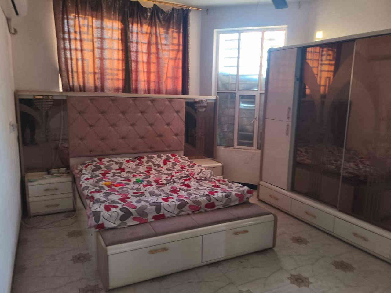 يالله مشتمل للبيع طابقين طابو زراعي سند25المساحه 125م جاهز للسكن بناء حديث يتكون الطابق الأول صاله صحيات مطبخ ستقبال  طابق الثاني غرفتين صاله صحيات بناء طابوق سقف مسلح خدمات كامله الموقع طويريج حي المستقبل خالف المولده  استفسار اكثر مراجعه مكتب الجمعيه للعقار طويريج حي الجمعيه شارع الوسط مراسله او تصال  
*********** 
***********
