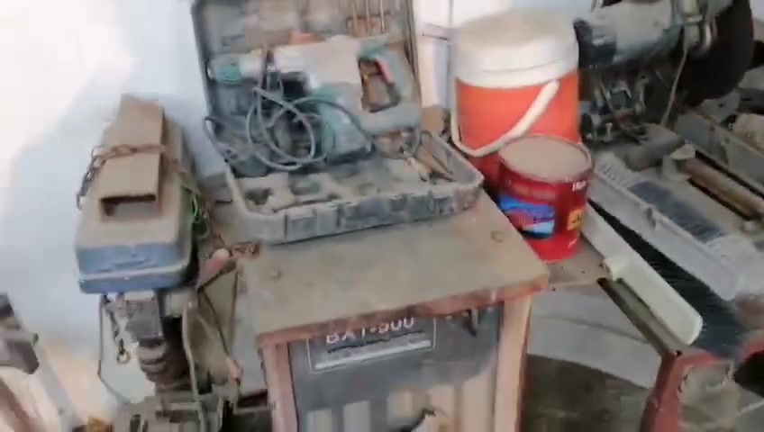 كشك حداده للايجار اغراضه كامله مابي نقص مكانه حي اورشارع اىسبيس
***********
