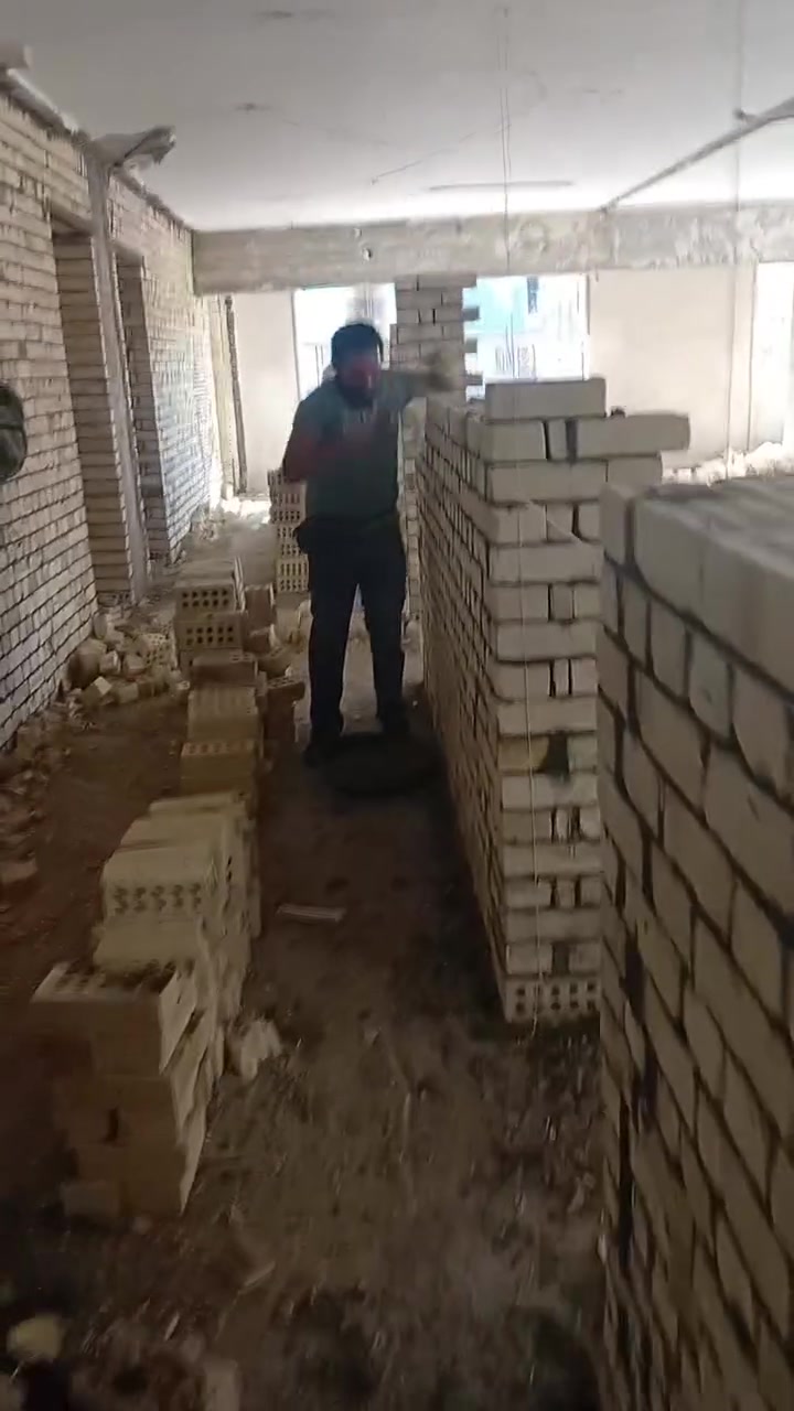 السلام عليكم يوجد كادر بناء مصري شغل درجه اولى تسليم مهندس اسعار مناسبه للجميع رقمب***********
