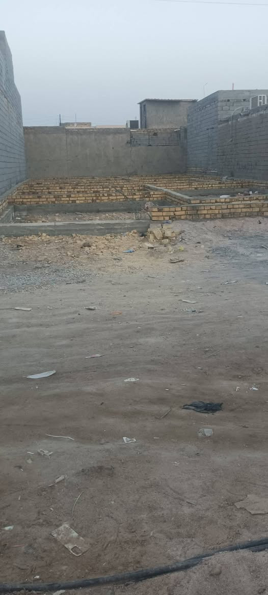 السلام عليكم قطعة للبيع زراعي في دور سيد حمزة
مساحه 240 
ثالث قطعة عن الشارع الرئيسي
جميع الخدمات متوفره ماء كهرباء مجاري
بيه بتلو صب او 3 سوف بناء طابوق
بيه 3 غرف او صالتين او دوانيه او مطبخ او مناور 2 او صحيات داخليه او خارجية 
السعر 35  للاستفسار ***********

