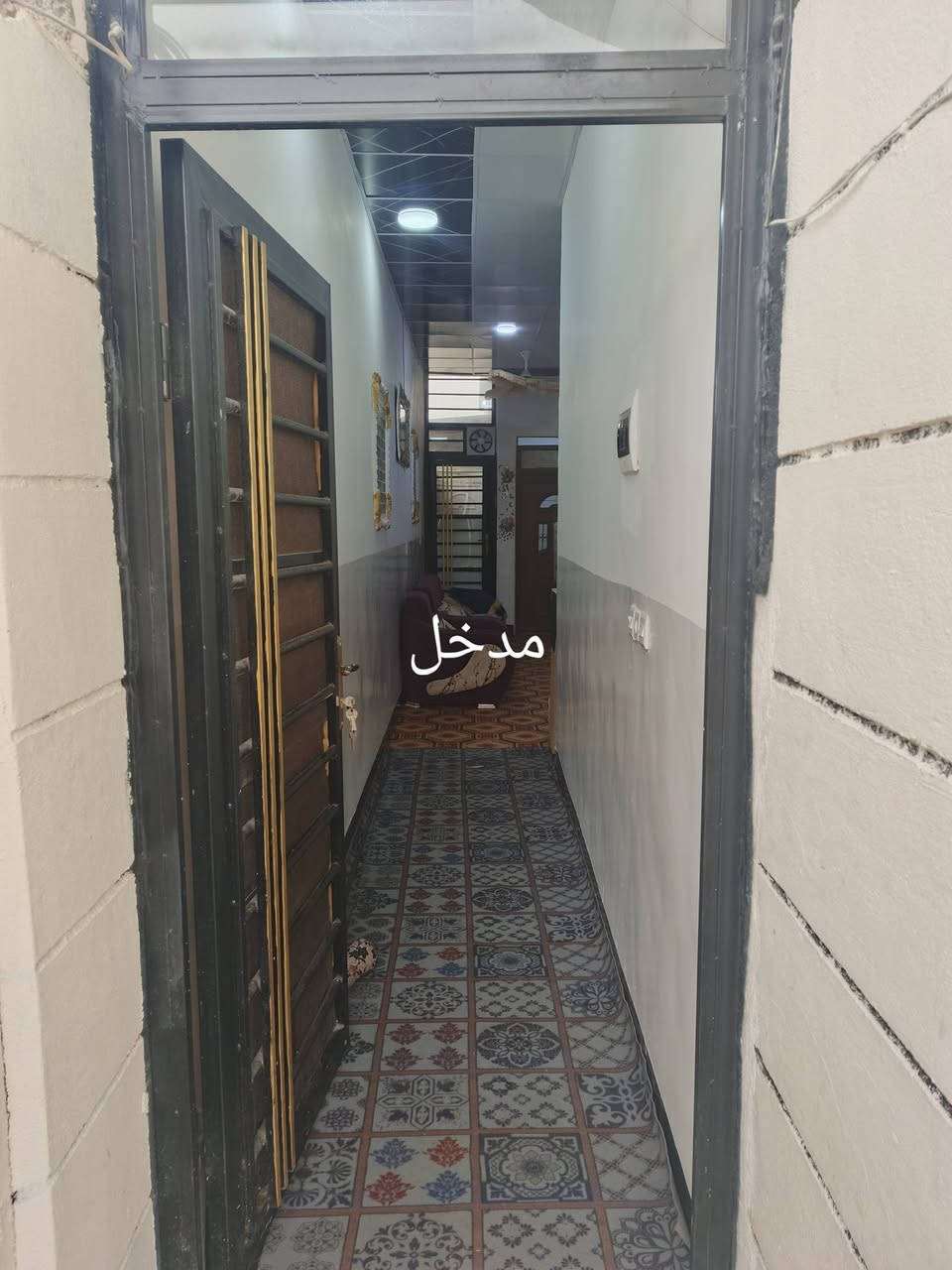 سلام عليكم بيت للبيع
مشتمل جديد المساحة 125متر 5×25
استقبال 3وربع ×6
مطبخ وهول جميع 7×5
غرفه منام 5×4
ترك وحمام وصحيات خارجية 
اساس تسليح صب
العنوان خلف الخضر 
بسد المولد ثاني فرع من تجي 
من صب الريسي
السعر 30وبي مجال حك الجيه
رقم الهاتف ***********
