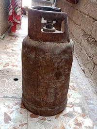 قنينه البيع المكان كماليه شارع الاصفر قرب مدرسه النابغه اما سعر 60 الف...