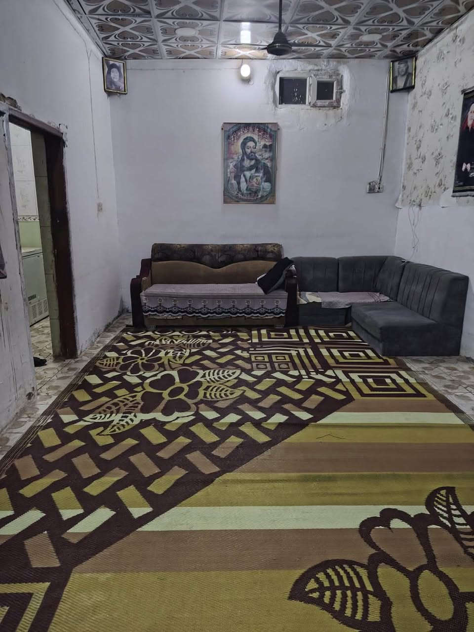 السلام عليكم بيت مساحه  150 طابو رزاعي سعره 60وبي مجال  العنوان حله ابو خستاوي قرب دائره المرور بسيط للاستفسار الاتصال على الرقم ***********
