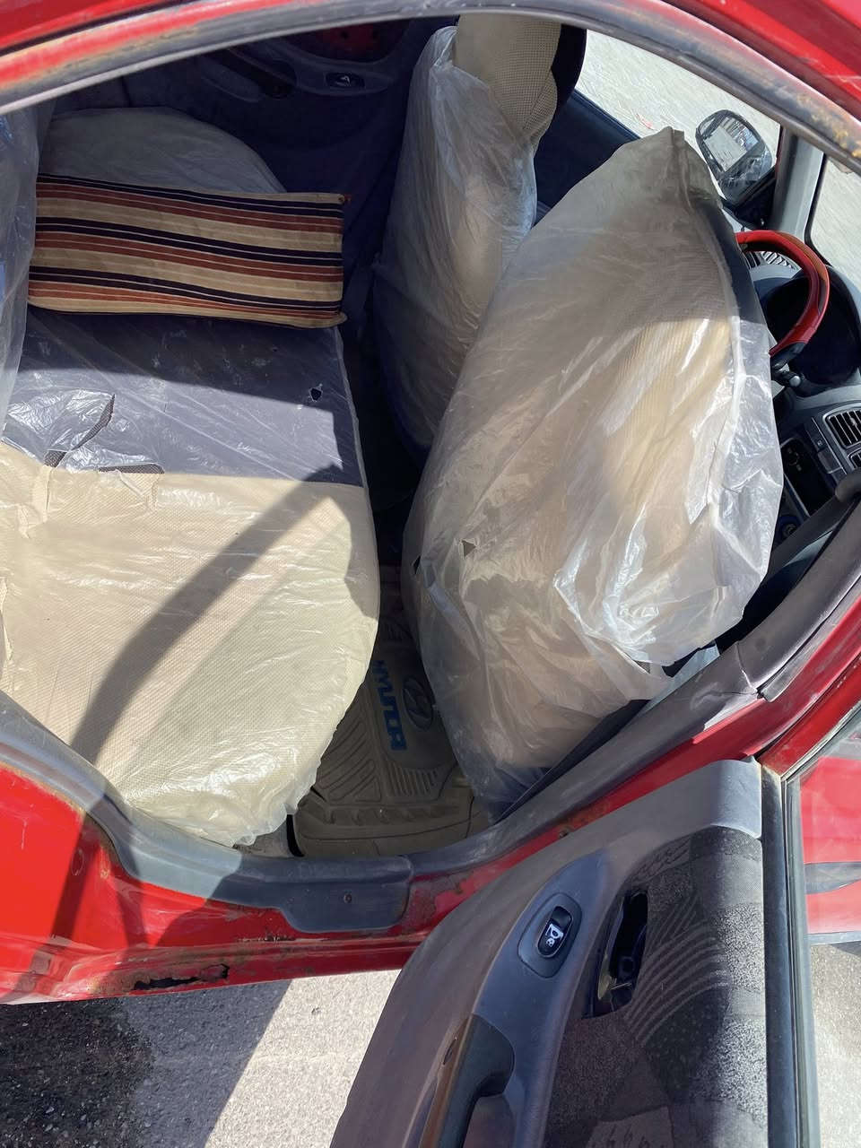 سلام عليكم هنداي  كسن موديل 2000 جاهزه رقم بصره مجدده سنويه 28مكينه بيه بخاركربيات شغاله حديده جيده تخم تاير مكان سياره البصره السعر 30 ورقه تصال ***********
