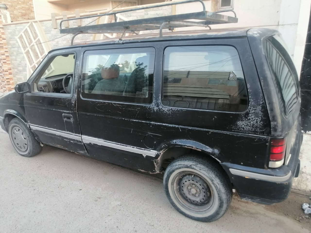 السلام عليكم
من رخصة الادمن دوج كلايسر بترا للبيع موديل 1993 محرك كامري ابو الكف محرك وكير خير من الله مكفولات بس الدرايم شفت يراد تبديل والجراد بالكسر كما موضح بالصور
السعر / 28 
للإستفسار: ☎️ ***********
