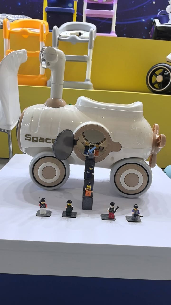 New Gear for Adorable Kids' Outings ✨
Introducing the Space Capsule Scooter!
With opening hatch, realistic ladder, and cute figurines
Develop balance skills with full ceremonial flair
Childhood should be both fun and stylish! 💫


**إذا كنت صاحب هذا الإعلان وتريد حذفه لأي سبب، رجاءا أرسل رسالة إلى الدعم الفني**