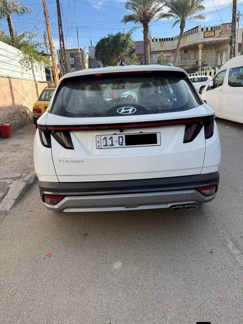 السلام عليكم 
توسان للبيع 
الموديل : 2025
عداد الكيلومتر : 40 الف كيلومتر
المواصفات :
شاشة متصلة
كاميرا خلفية
حساسات خلفية
حساسات امامية
بصمة
ترحيب
تحكم كشنات كهرباء
تبريد كشنات
جنطة كهربائية
والمواصفات الباقية المعروفة

بيها بارد بسيط بالجنطة 
السعر : 222 
مكاني كربلاء 
للأستفسار :  ***********
