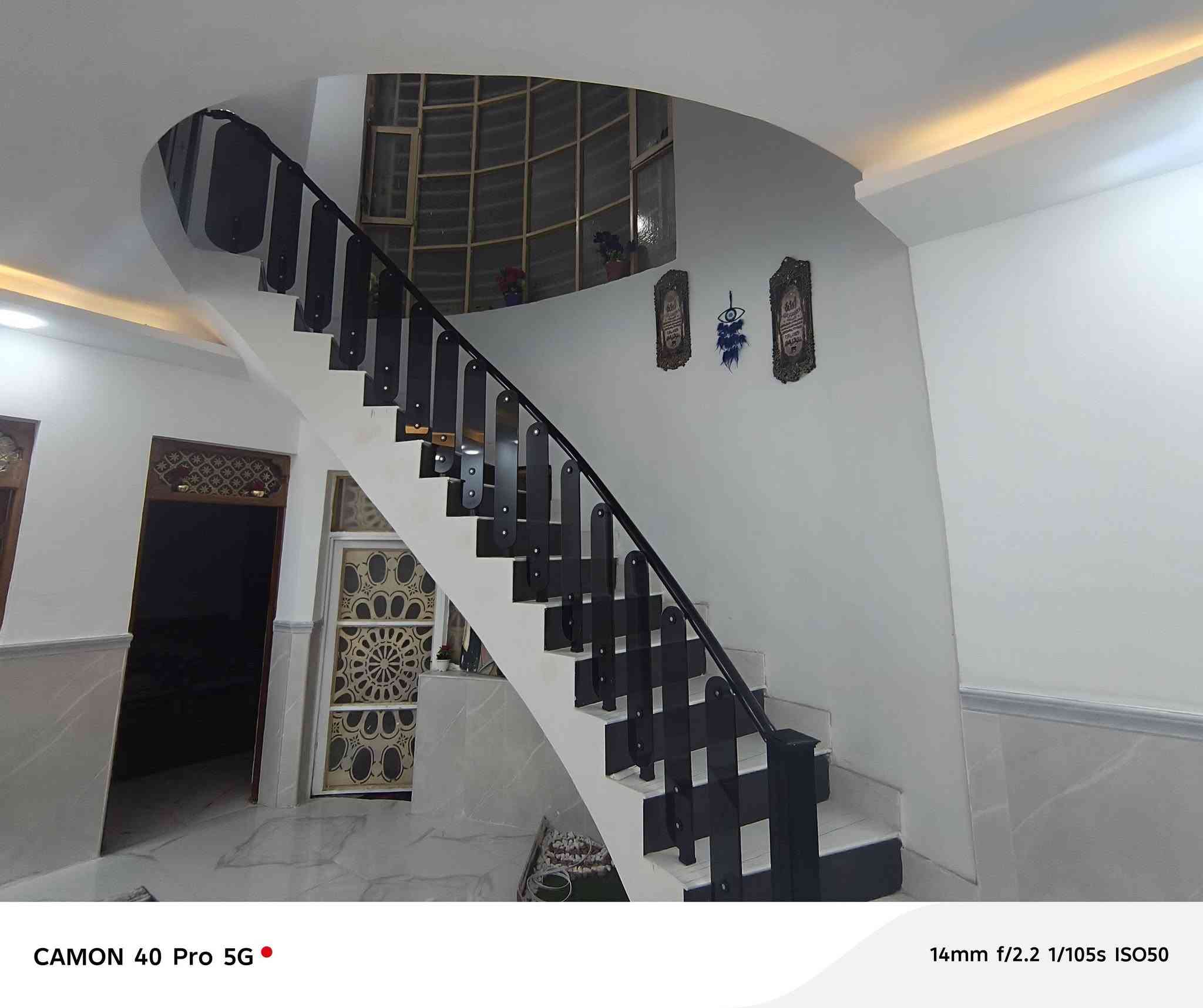 دار للبيع مساحه ١٥٠م بيت كامل مفتاح جاهز للسكن 
العنوان ملحق القريه شارع رقم ١٣قريب شارع كربلاء 
للاستفسار اتصل ***********
