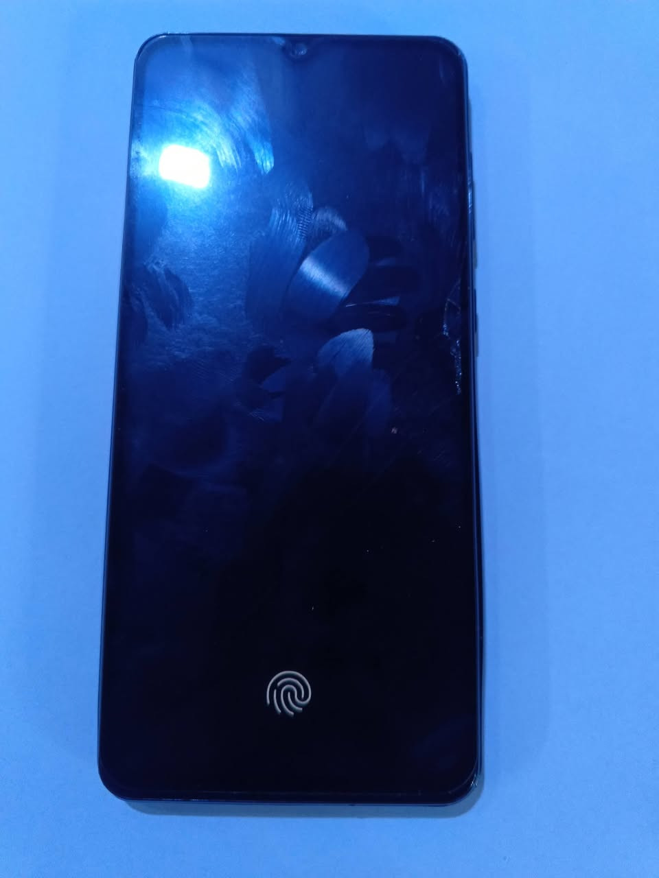 تلفون31Aسعره100تلفون نضيف بس بي كسر بل شاسه
***********
