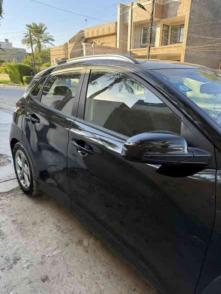 عليكم السلام 
كونا ٢٠٠٢٢ 
محرك ٢٠٠٠
ماشيه ٢٦٠٠٠ 
رقم بغداد 
بصمة وحساس ورادار ومواصفات اخرى 
مكانها بغداد الكرخ 
***********
